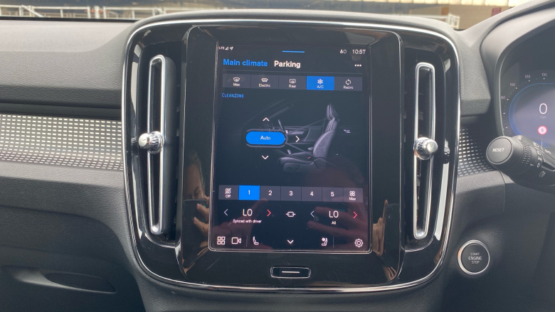 Volvo XC40 2.0 B4P Plus Dark 5dr Auto Petrol Estate